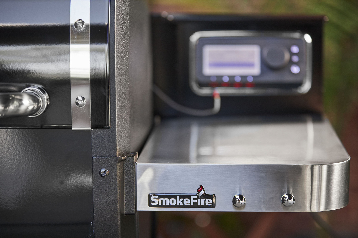 Пеллетный гриль барбекю Weber SmokeFire EX4 GBS с металлическим столиком